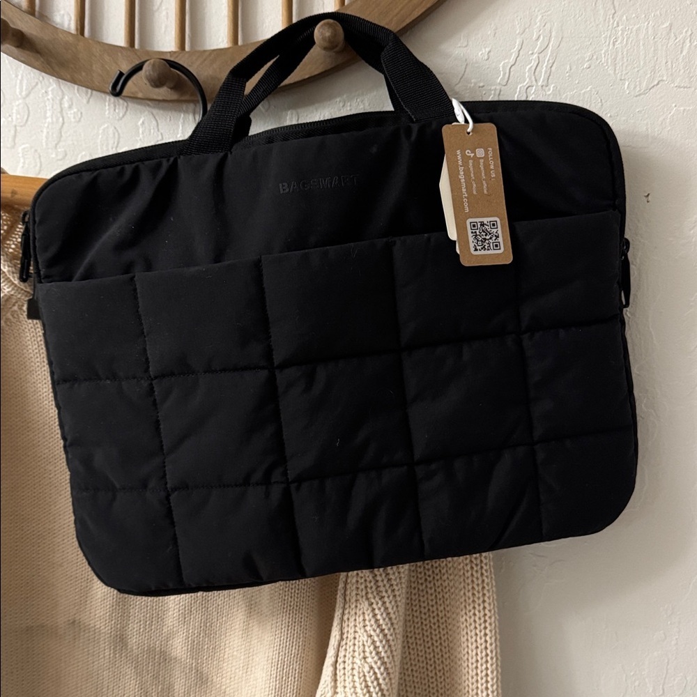 Bagsmart Black Quilted Fuzzy Lined Zip Laptop Holder Bag 14x10.5 - Picture 2 of 5